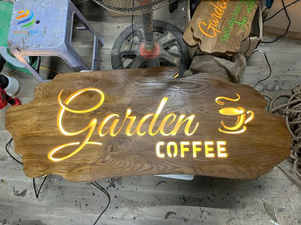 Bảng hiệu gắn đèn led phát sáng giá rẻ tại Tphcm